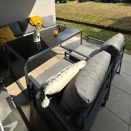 Weidenkoerbchen Am Wasser In Havel *