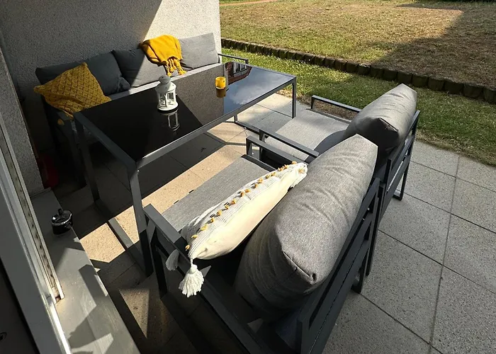 Weidenkoerbchen Am Wasser In Havel *